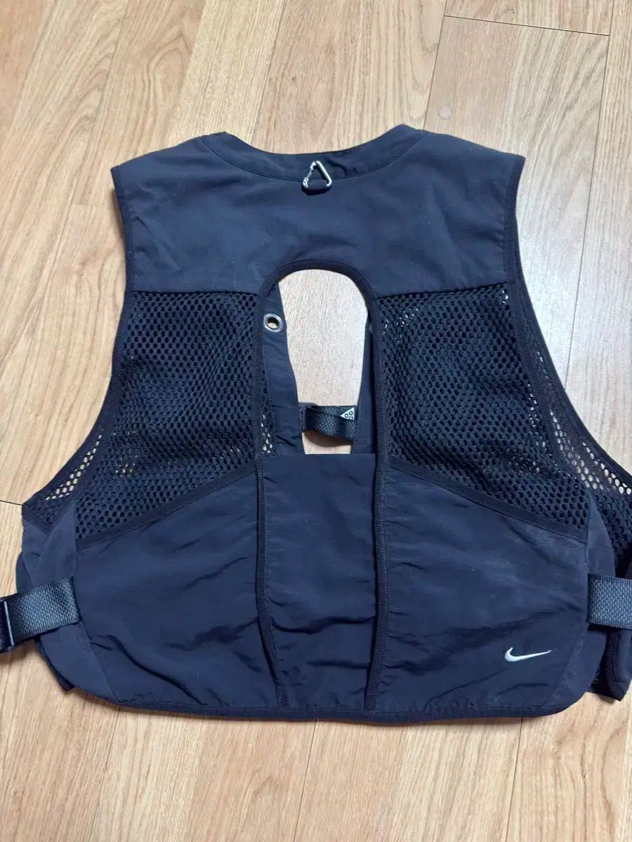 ナイキ ACG ブラック メッシュ ベスト - メルカリ