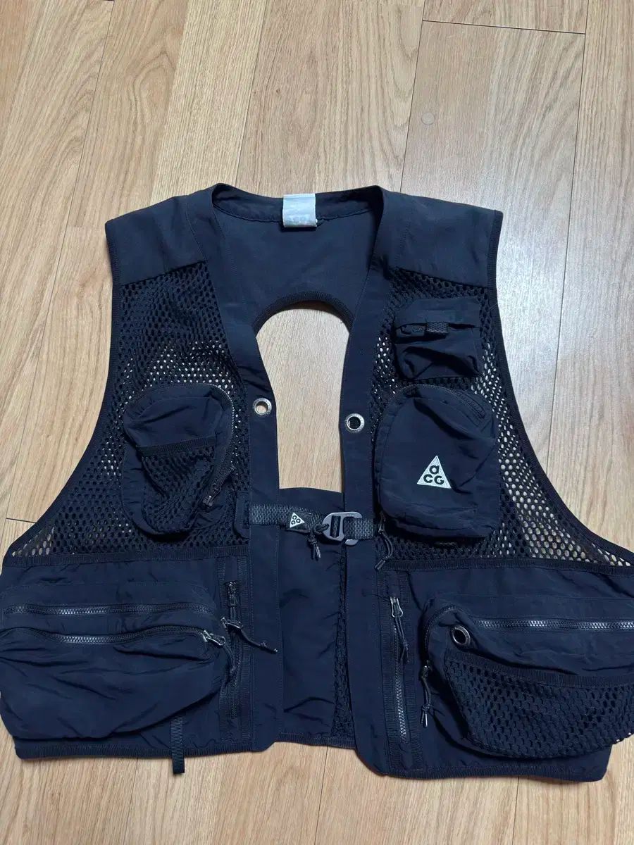 ナイキ ACG ブラック メッシュ ベスト - メルカリ