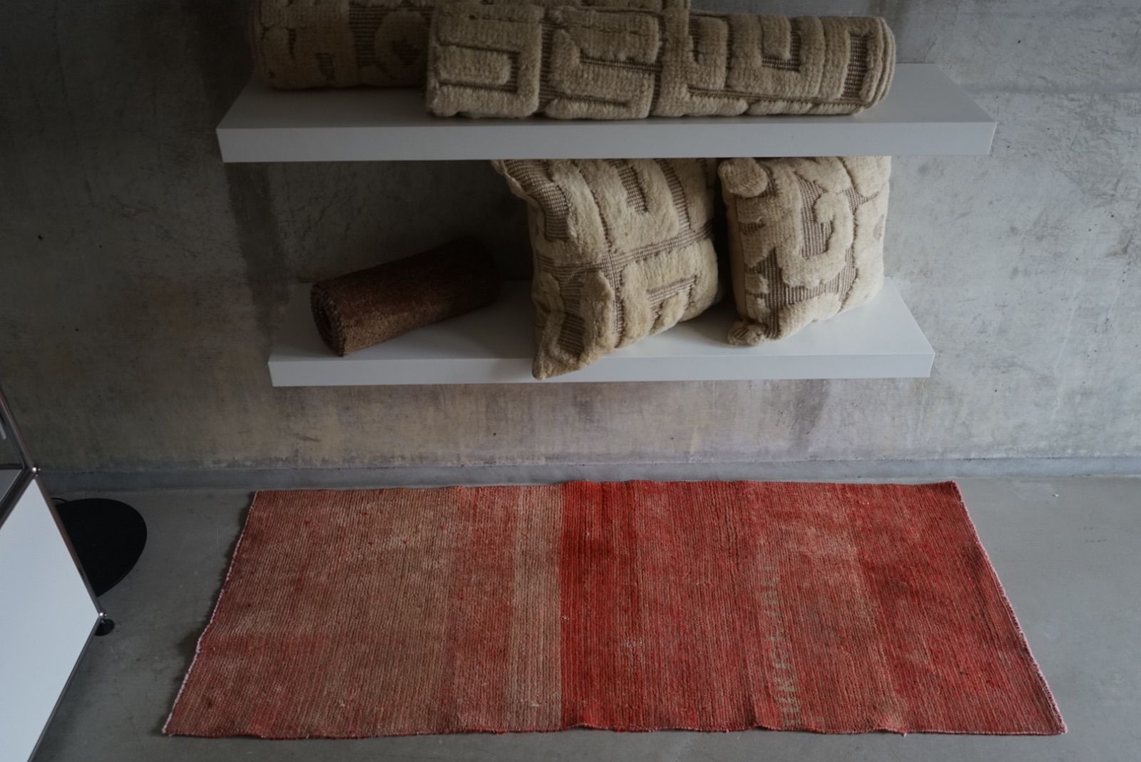 ヴィンテージラグ トルコ ウシャク ランナーラグ サーモンピンク 1970