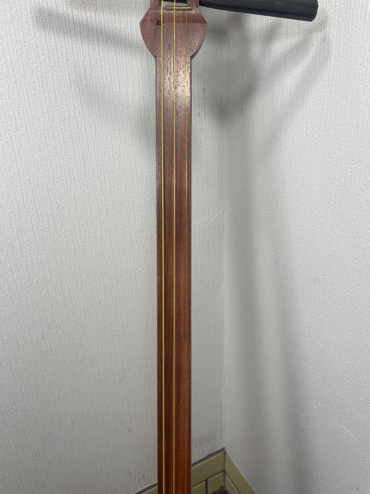 三味線 中棹 正寸 ハードケース付 裏皮破れあり 地唄 民謡 - メルカリ