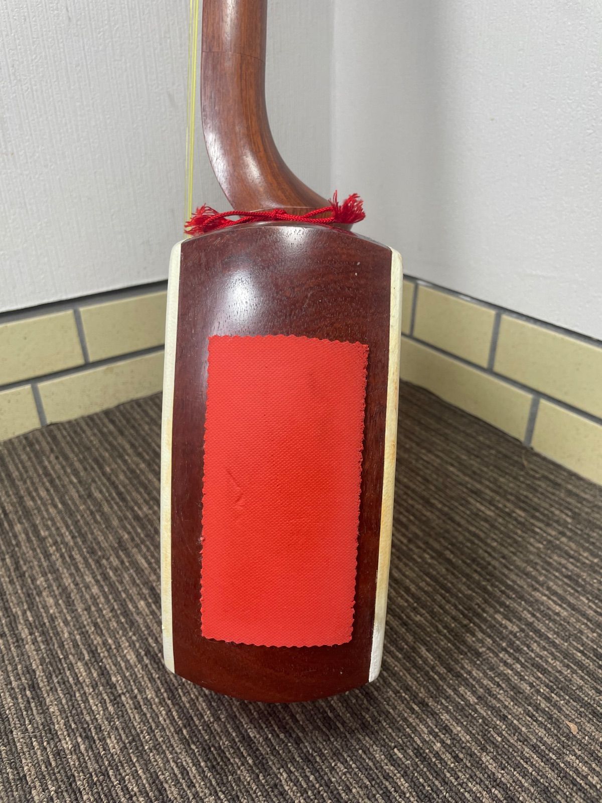 三味線 中棹 正寸 ハードケース付 裏皮破れあり 地唄 民謡 - メルカリ