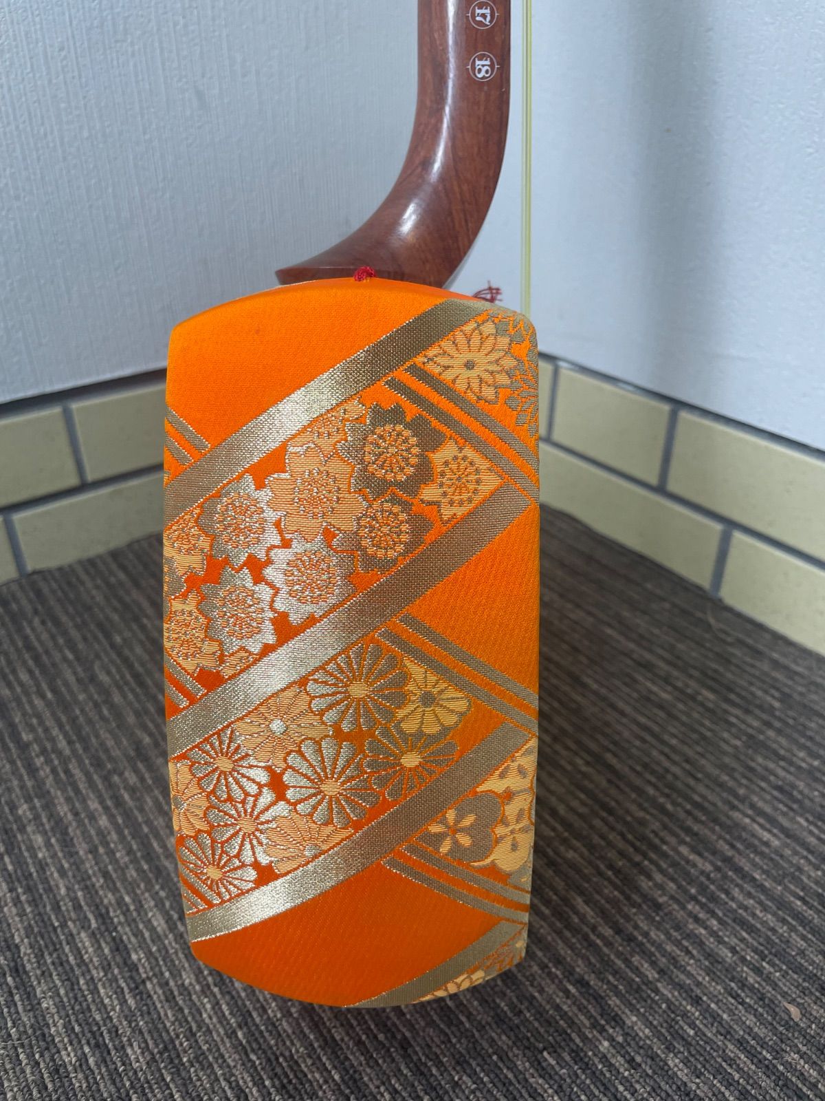 三味線 中棹 正寸 ハードケース付 裏皮破れあり 地唄 民謡 - メルカリ