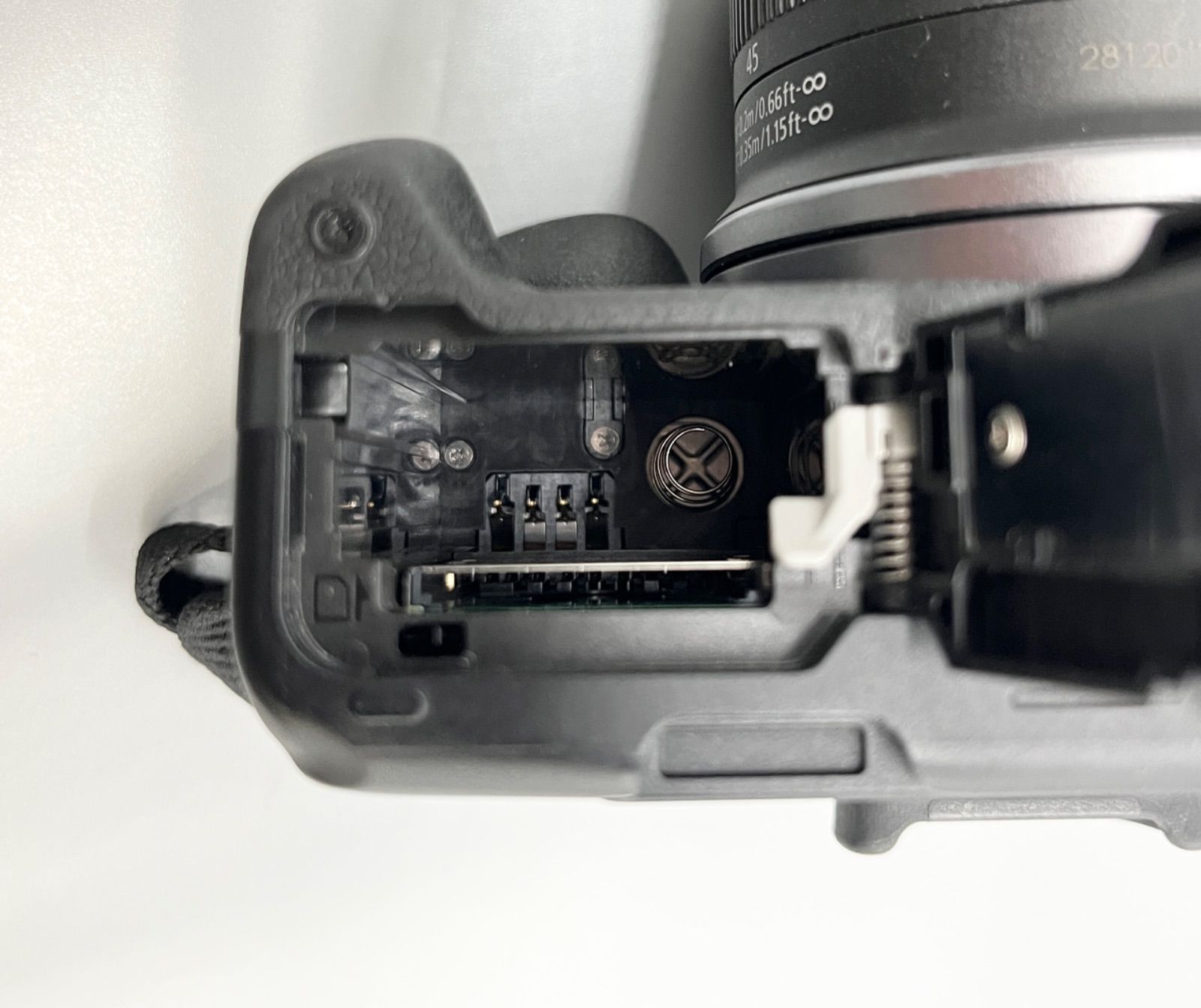 Canon EOS R50 デジタル一眼レフカメラ Wレンズキット Canon EOS R50 デジタル一眼レフカメラ Wレンズキット