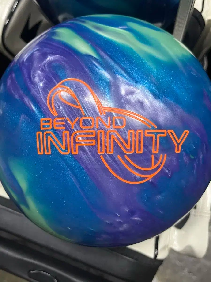 BRUNSWICK Beyond Infinity ボーリング 15P - メルカリ
