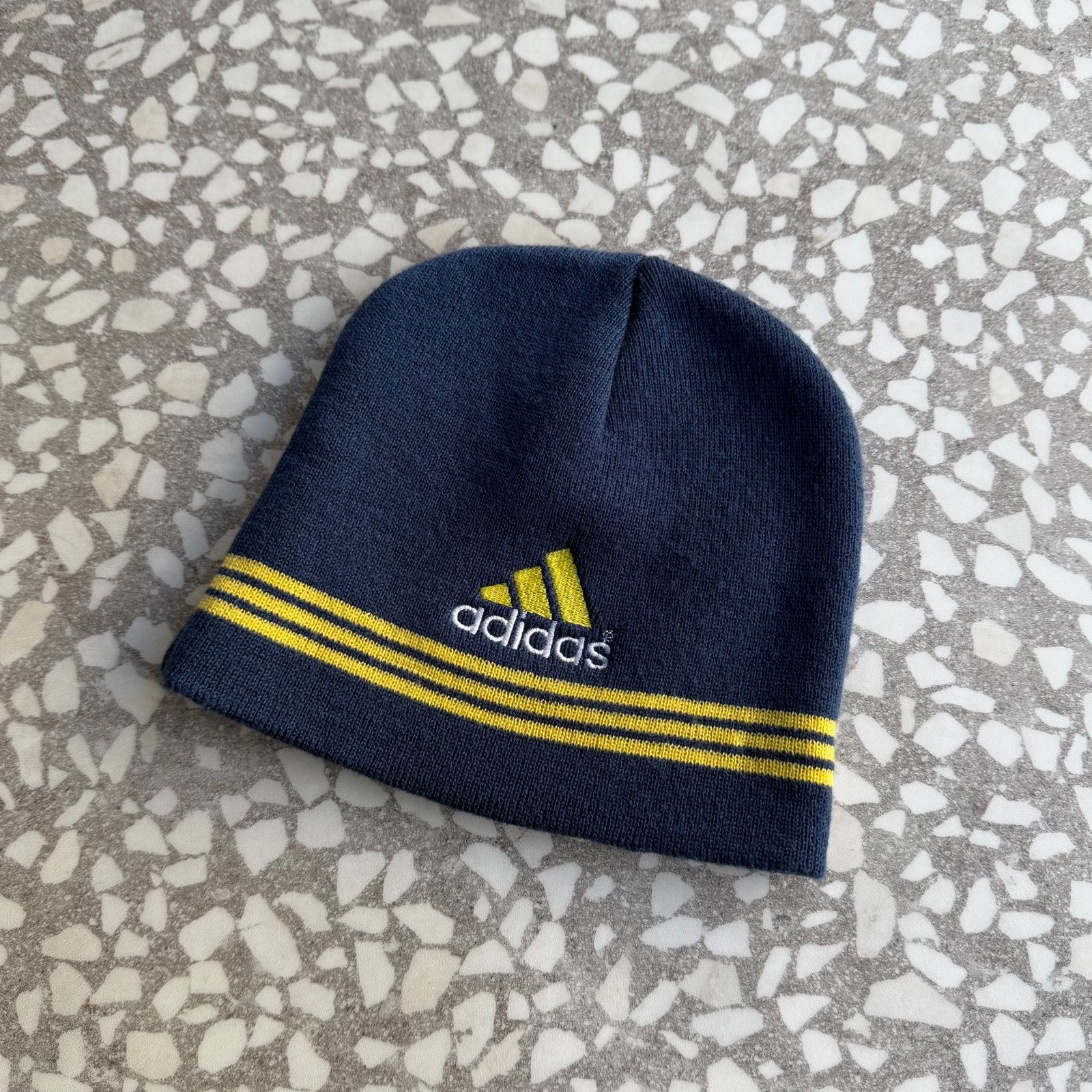 adidas / 00&rsquo;s- logoo beanie size Free オールドアディダス　ボーダー　ワンポイント刺繍ロゴ　古着　ビーニー　ユニセックス　帽子　パフォーマンスロゴ　sk8 横ノリ