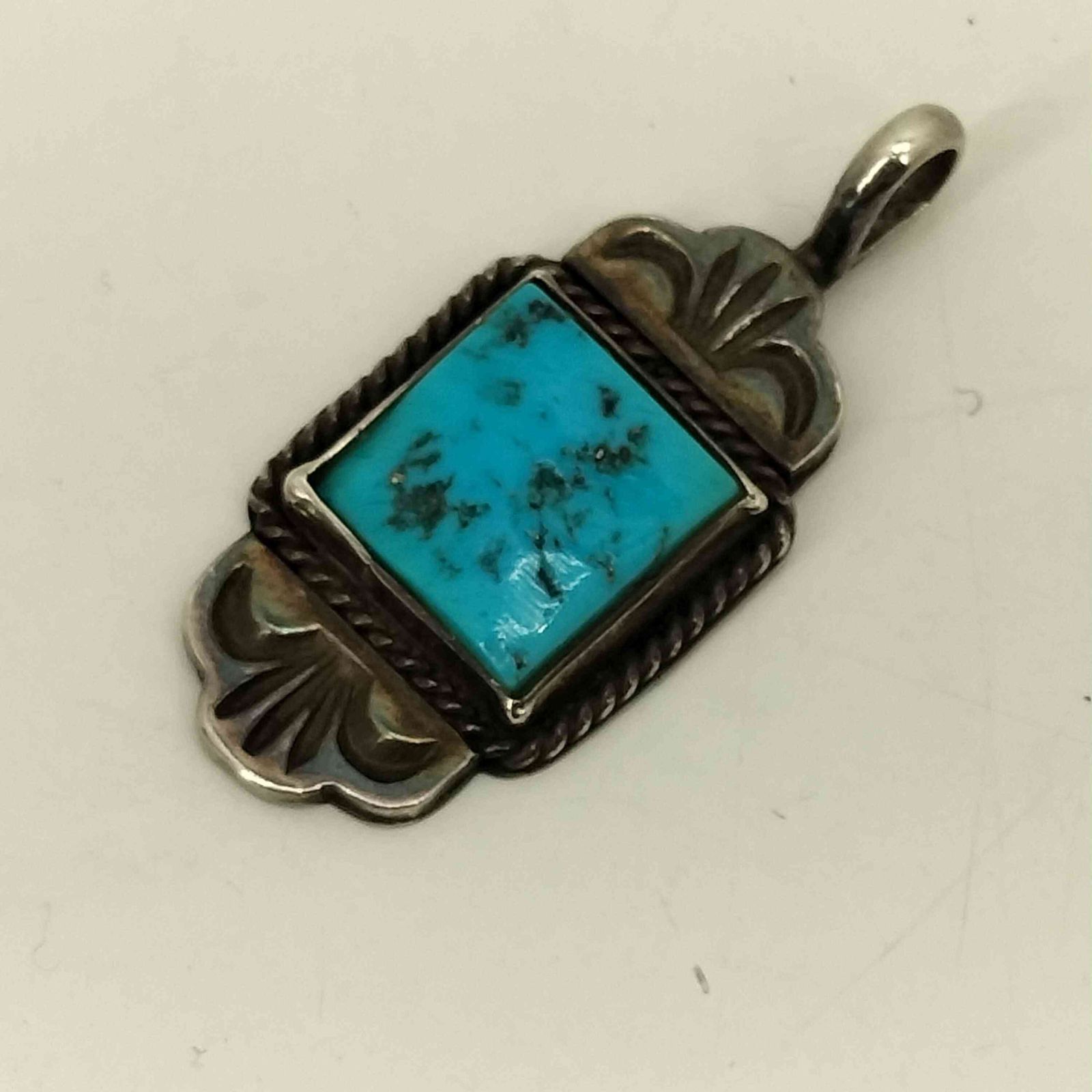 ナバホ NAVAJO スリーピングビューティ ターコイズ ネックレストップ