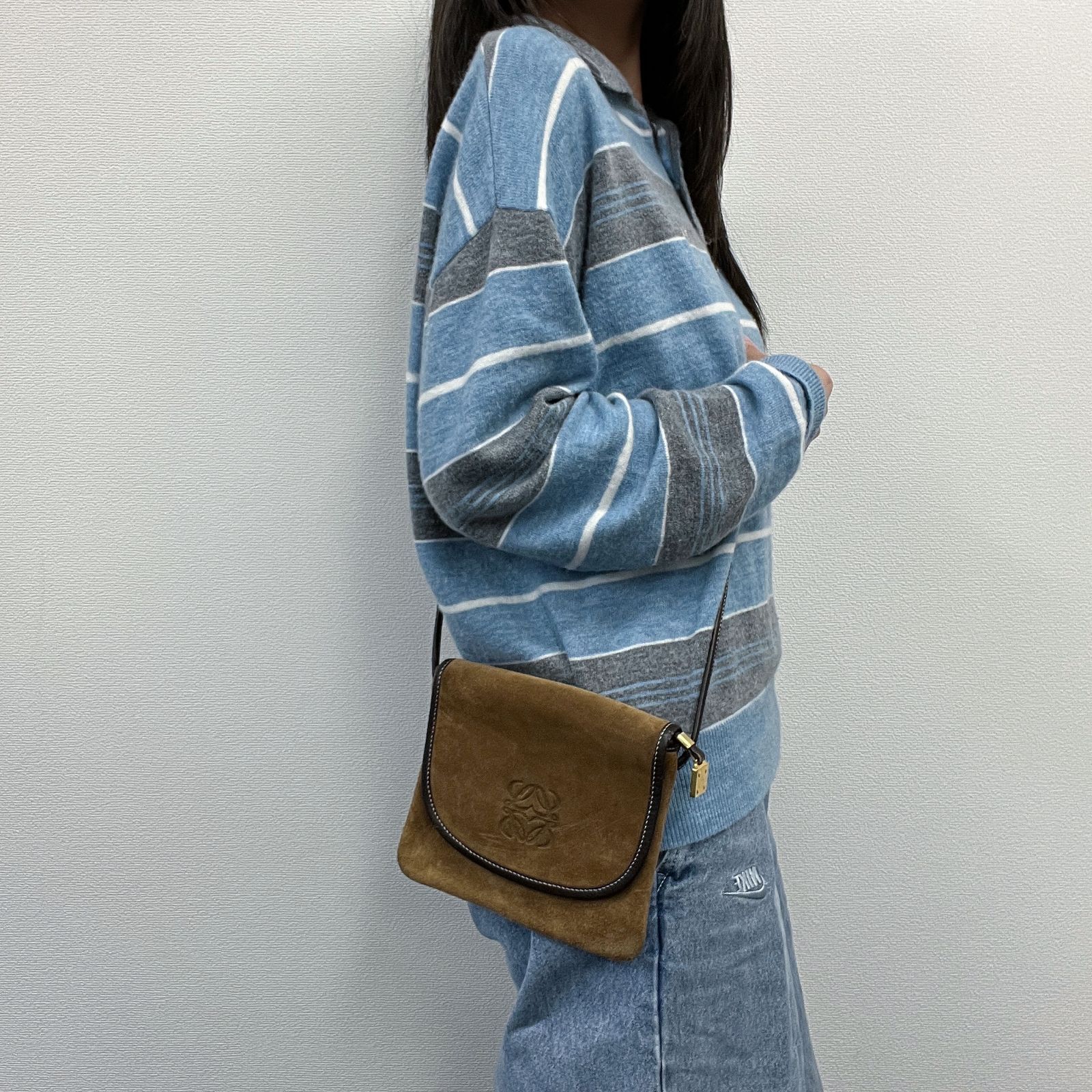 中古】LOEWE ロエベ アナグラム ショルダーバッグ ブラウン スエード