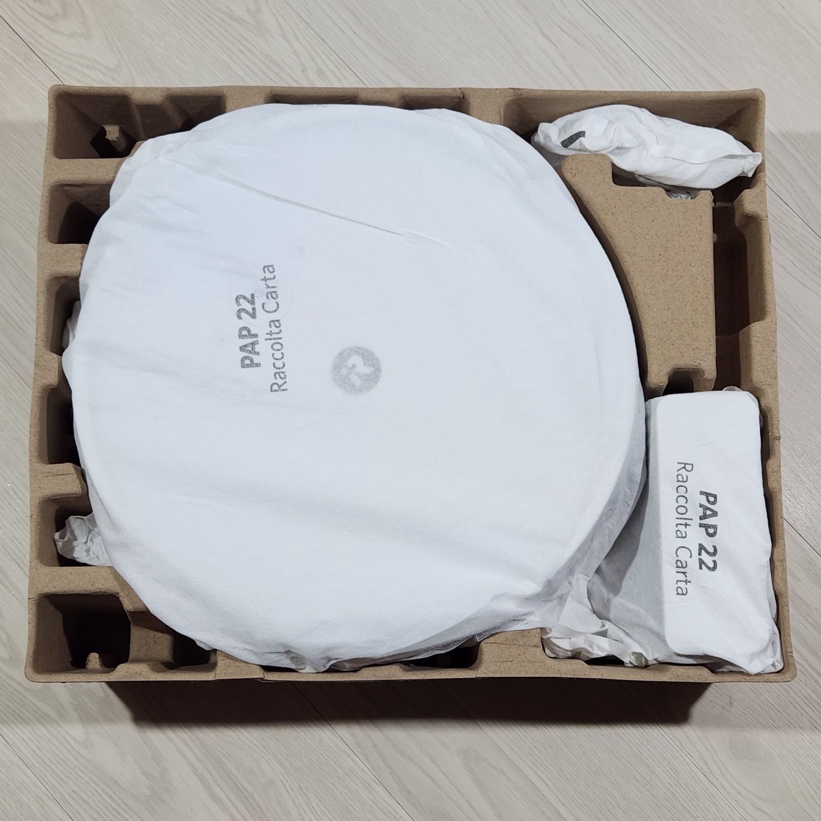 美品】 ルンバ コンボ エッセンシャル 吸引＋拭くタイプ（水拭き