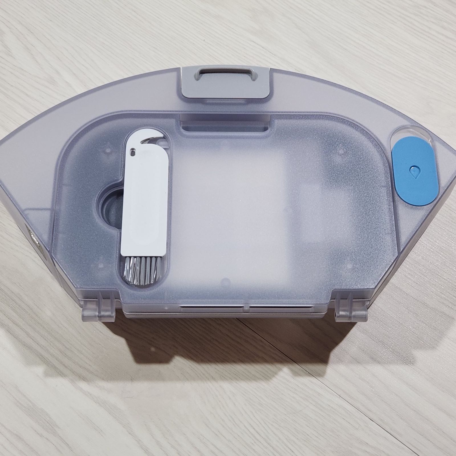 美品】 ルンバ コンボ エッセンシャル 吸引＋拭くタイプ（水拭き