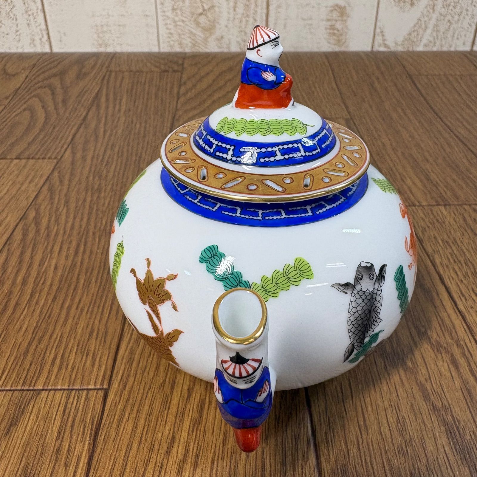 ミニティーポットとラージカップ＆ソーサ