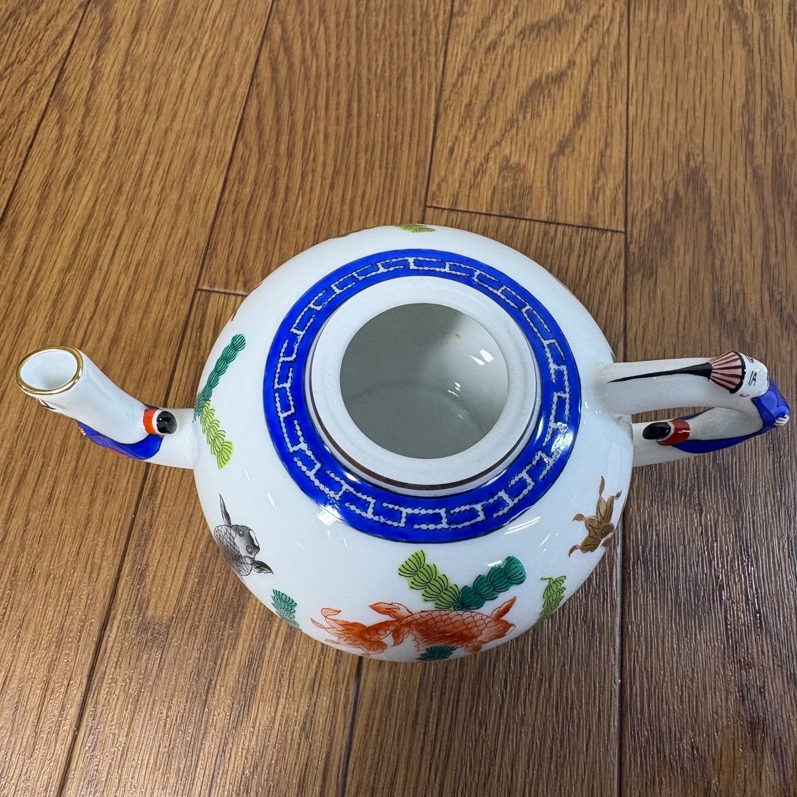 ミニティーポットとラージカップ＆ソーサ