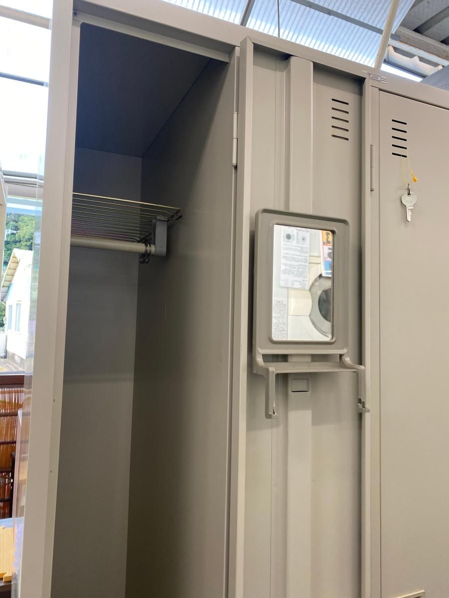 中古品】熊本県店舗引き取り限定 LION ライオン事務機 4人用ロッカー