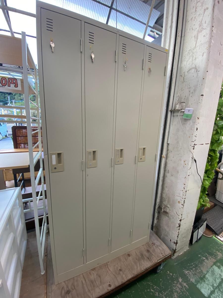 中古品】熊本県店舗引き取り限定 LION ライオン事務機 4人用ロッカー 