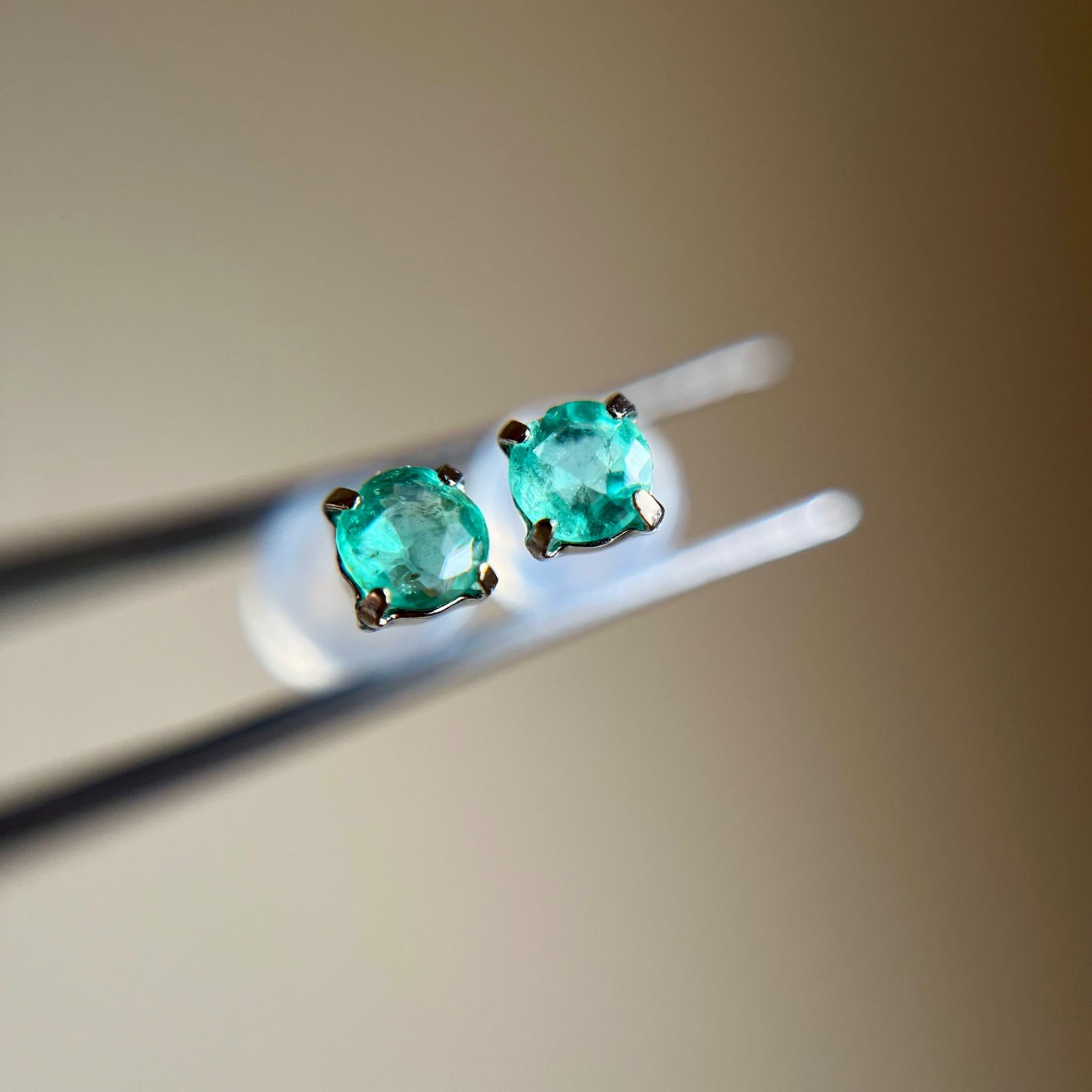 Pt900コロンビア産 天然石エメラルド ラウンド プラチナ ピアス地金