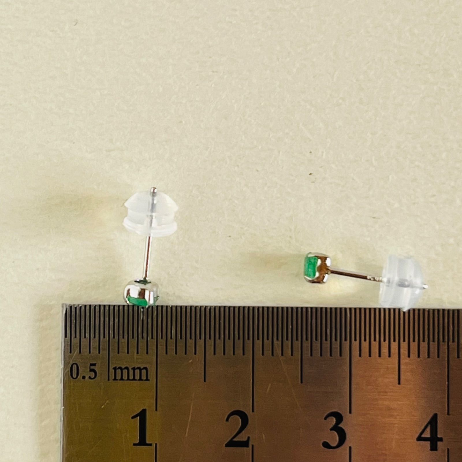 Pt900コロンビア産 天然石エメラルド ラウンド プラチナ ピアス地金