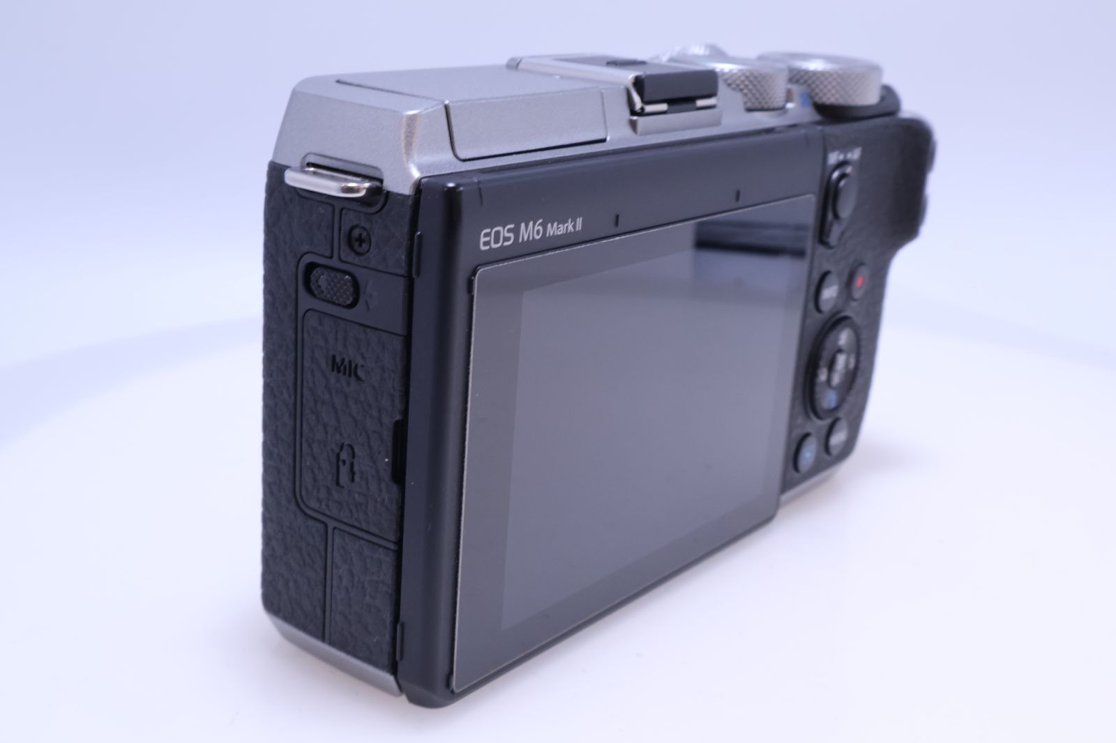 6,000回以下】Canon EOS M6 Mark II ボディー シルバー ミラーレス一眼
