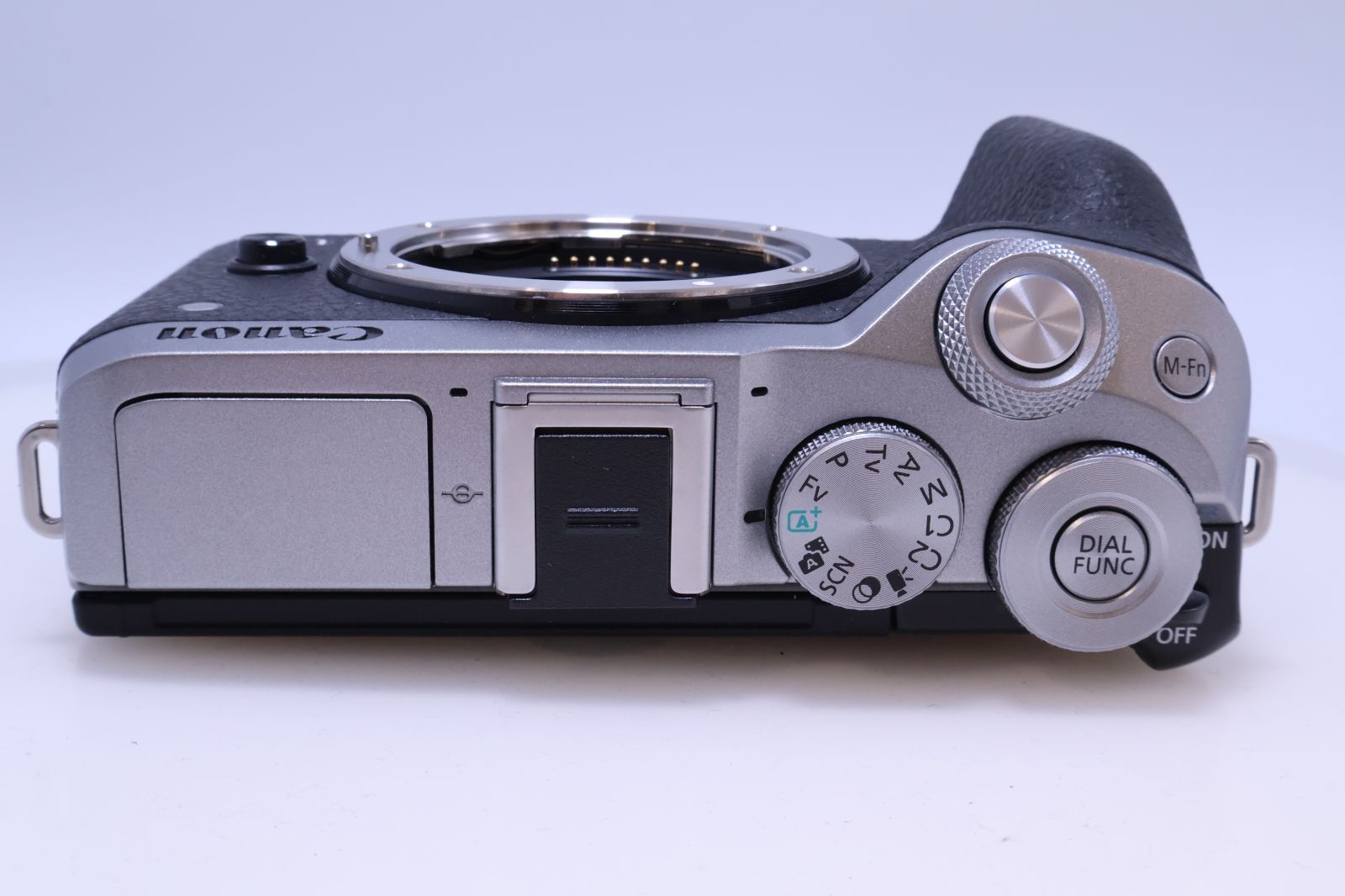 6,000回以下】Canon EOS M6 Mark II ボディー シルバー ミラーレス一眼