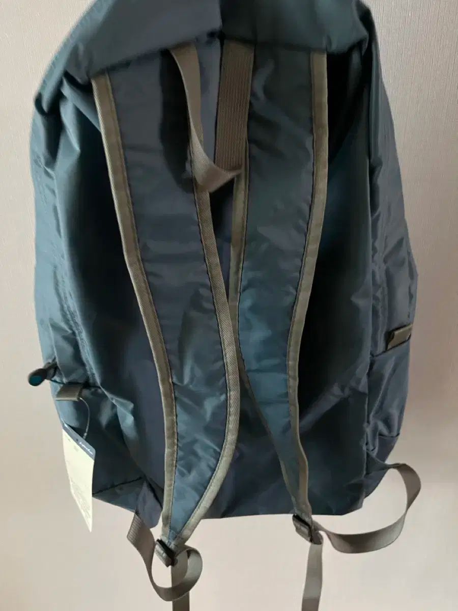 モンベル ポケット付き デイパック バッグ
