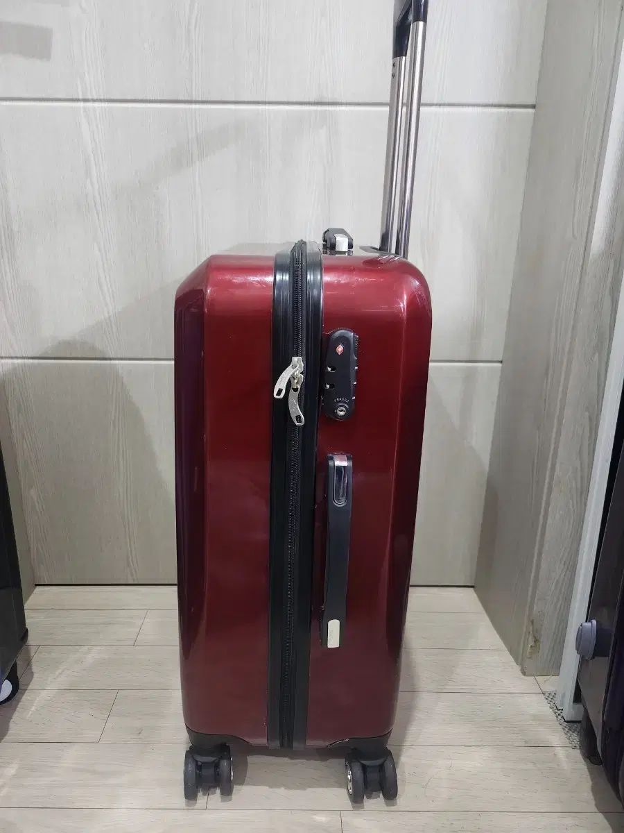 レッド 旅行用キャリー