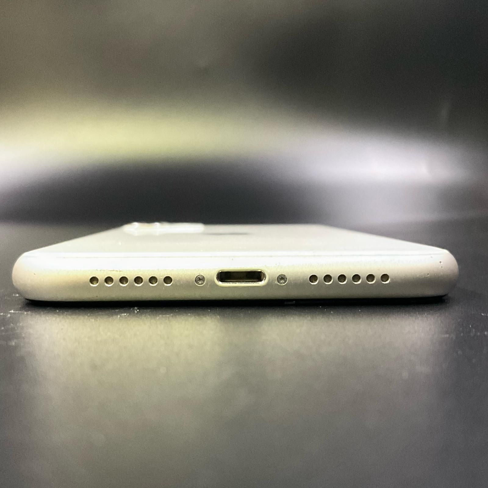 iPhone 11 128GB ホワイト SIMフリー 白ロム 83%【難有】【最速発送