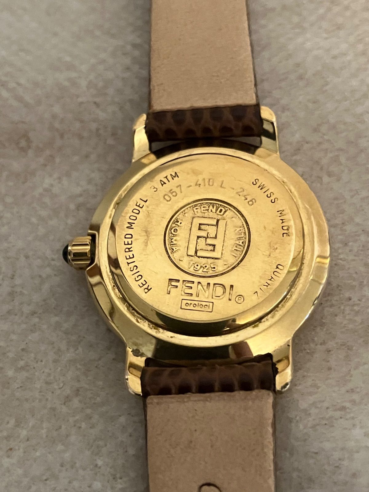 稼働☆FENDI ゴールド レディースQZ腕時計 電池、革ベルト新品 - メルカリ