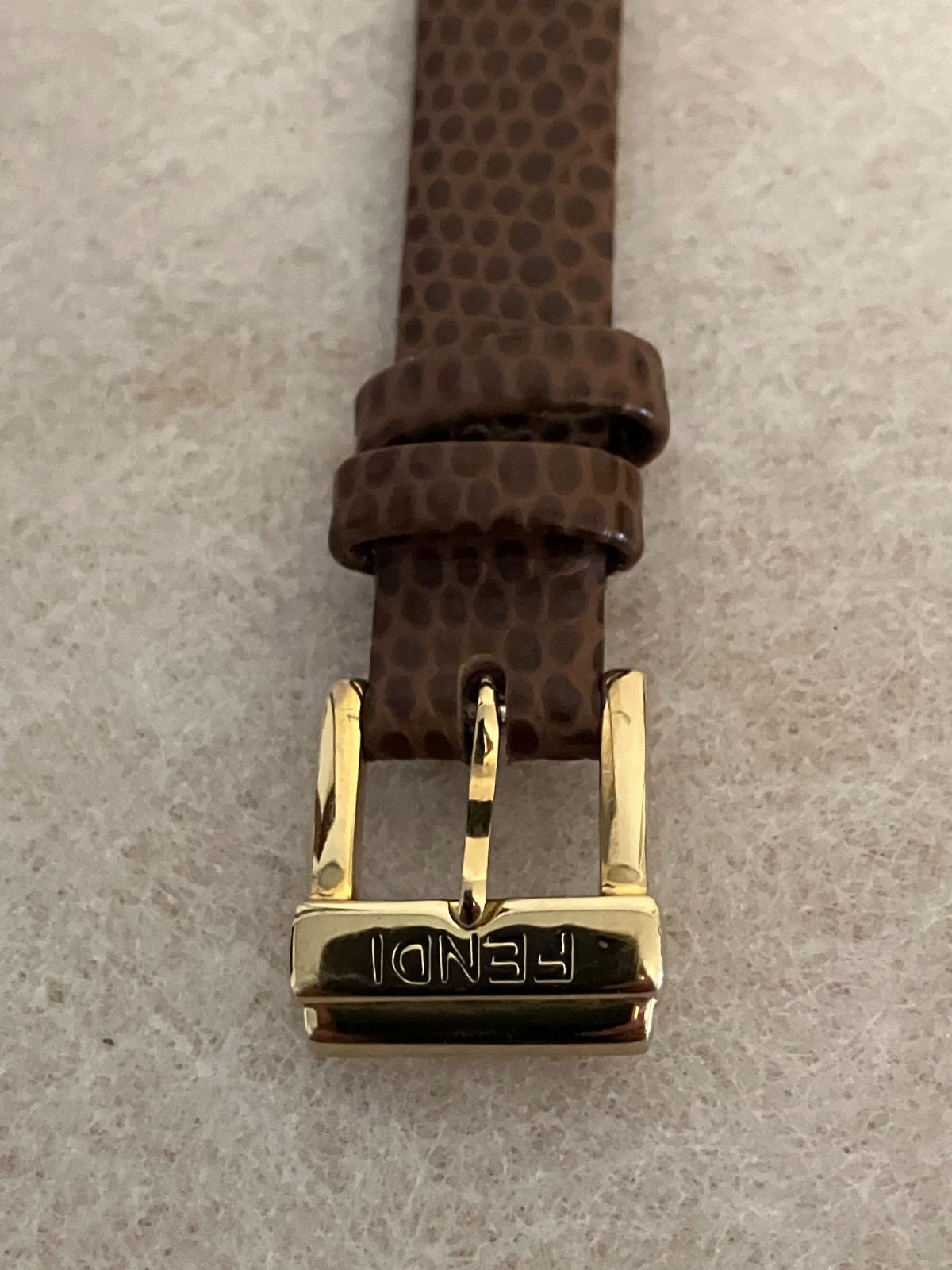 値下げ 稼働★FENDI ゴールド レディースQZ腕時計 電池、革ベルト新品 稼働☆FENDI ゴールド レディースQZ腕時計 電池、革ベルト新品 - メルカリ