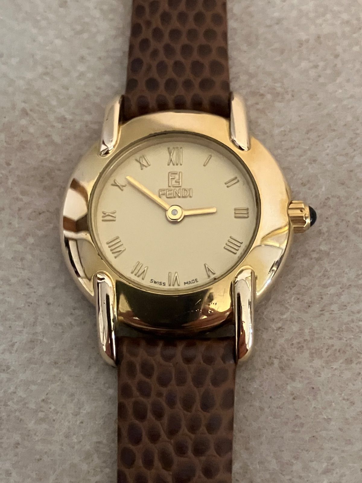 稼働☆FENDI ゴールド レディースQZ腕時計 電池、革ベルト新品 - メルカリ