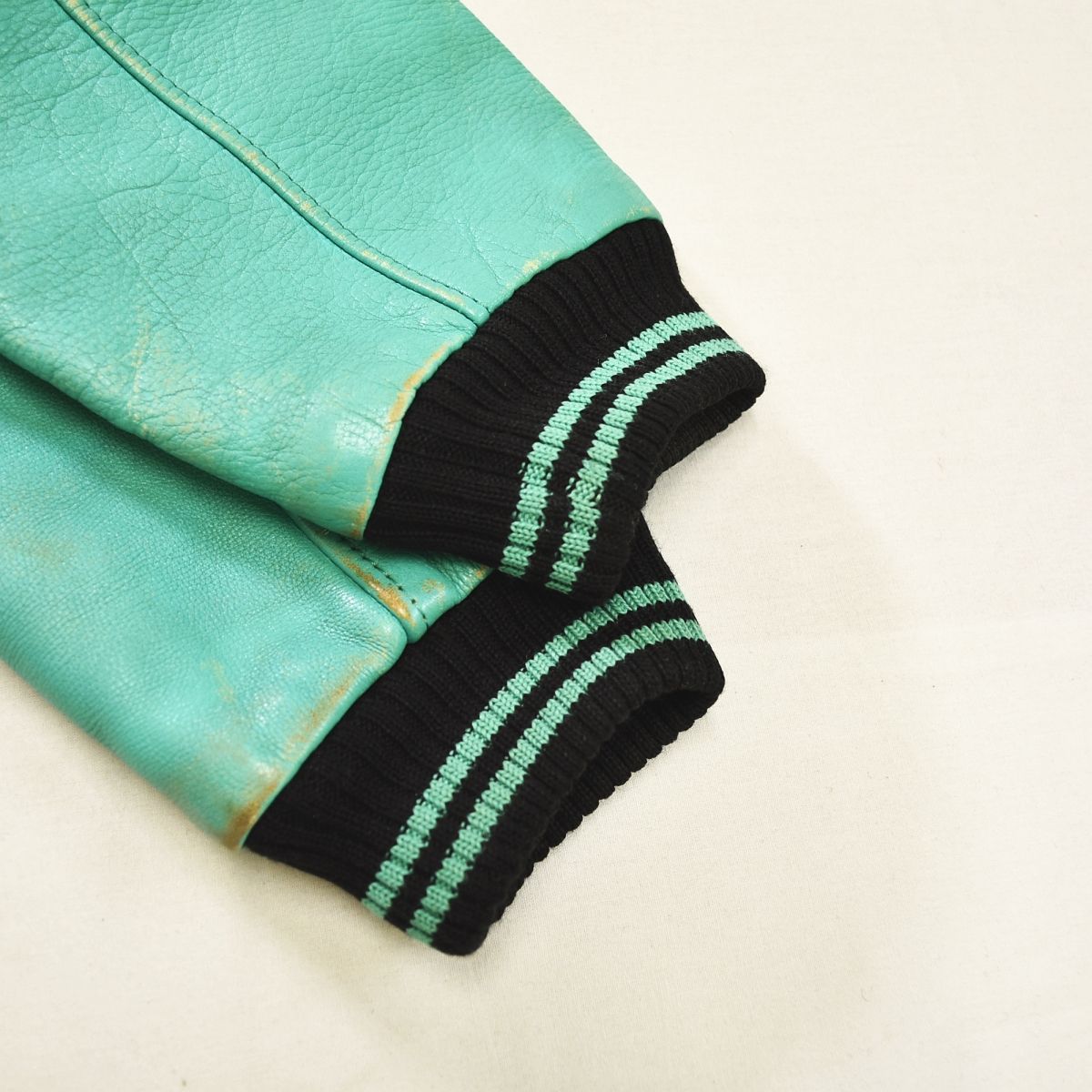 80s 90s レイトンハウス スタジャン 牛革 白×緑 刺繍 ヴィンテージ 希少】 80s 90s ヴィンテージ レイトンハウス LEYTON HOUSE スタジャン