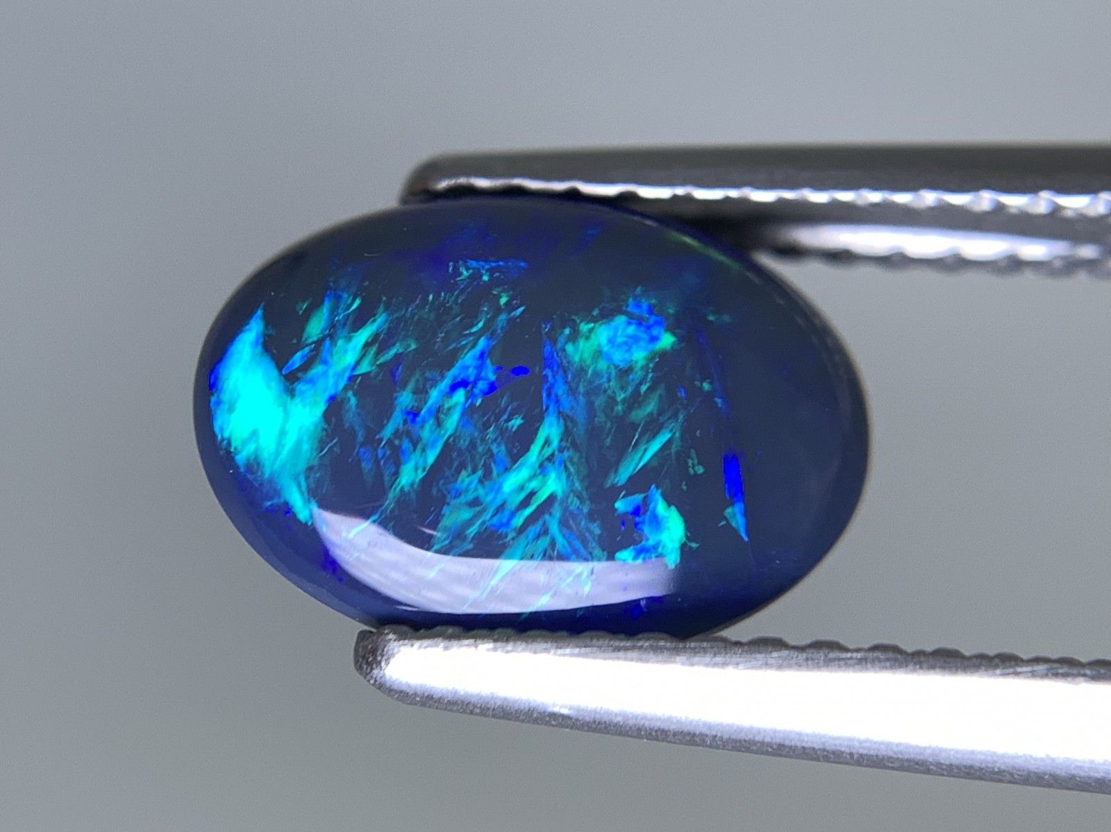 ブラックオパール 天然 1.981ct 中央宝石ソーティング付き 10.4㎜×7.5 