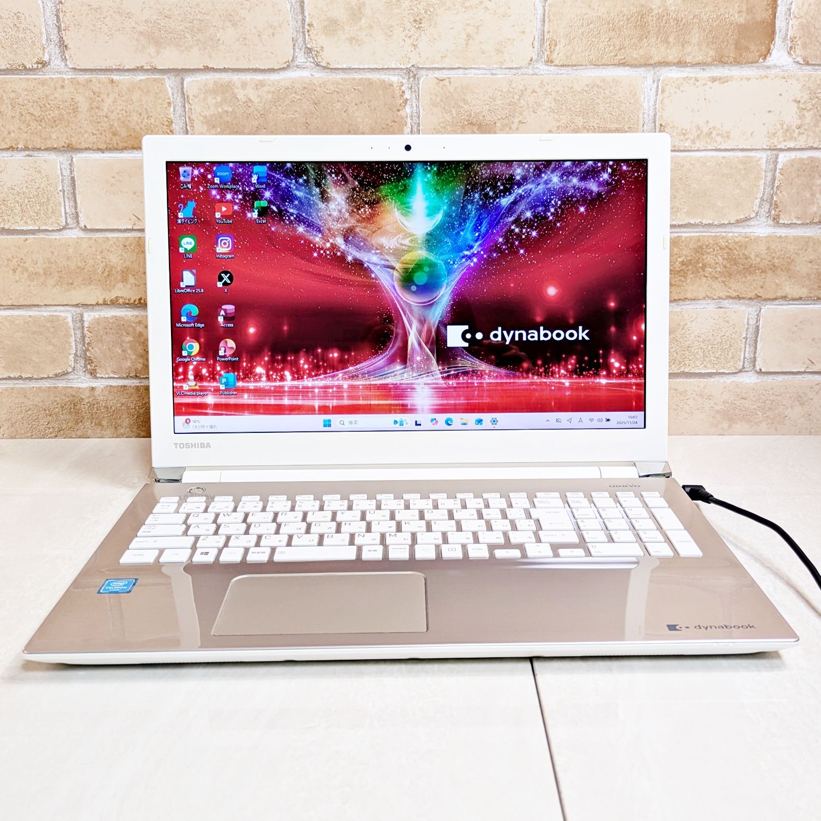 美品☆オフィス付き☆SSD/メモリ8G☆初心者OK！Windows11ノート