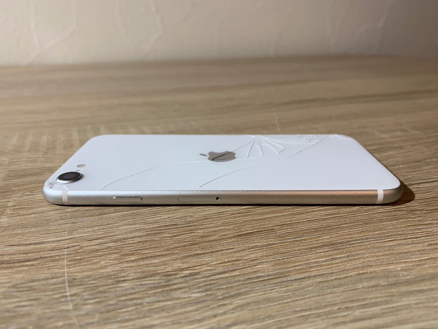 6780 iPhone SE 第二世代 64GB ホワイト 動作確認済み - メルカリ