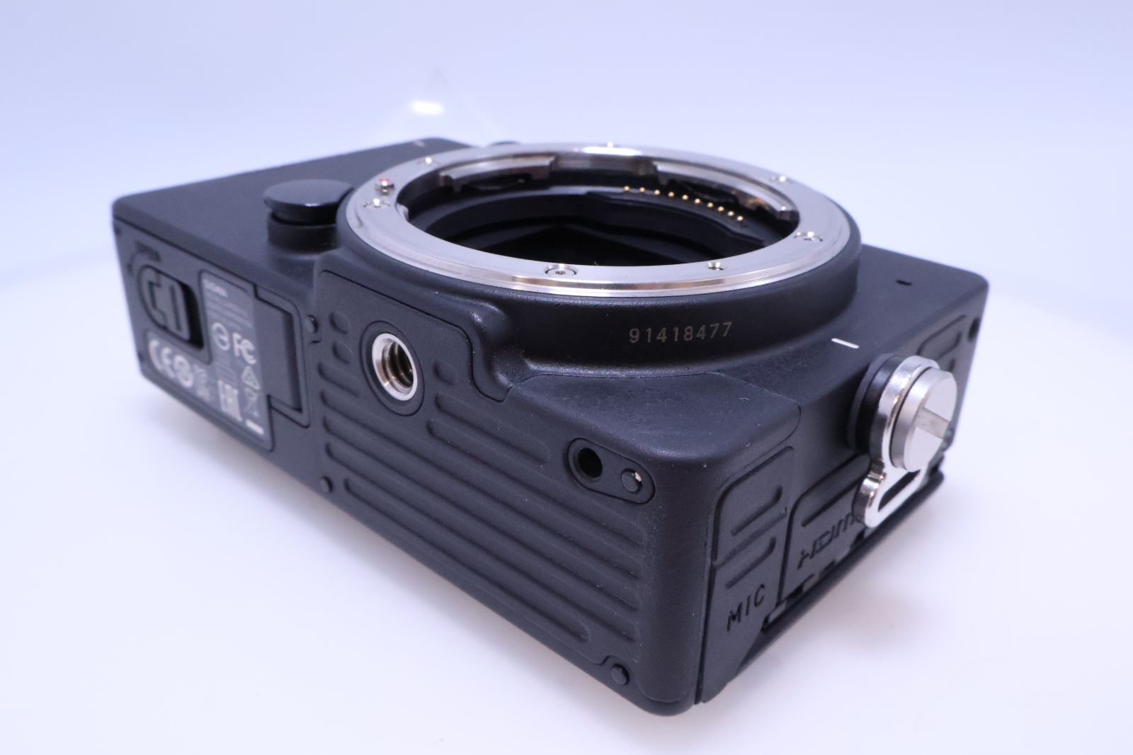 極美品】SIGMA fp ボディ フルサイズミラーレス一眼カメラ - メルカリ