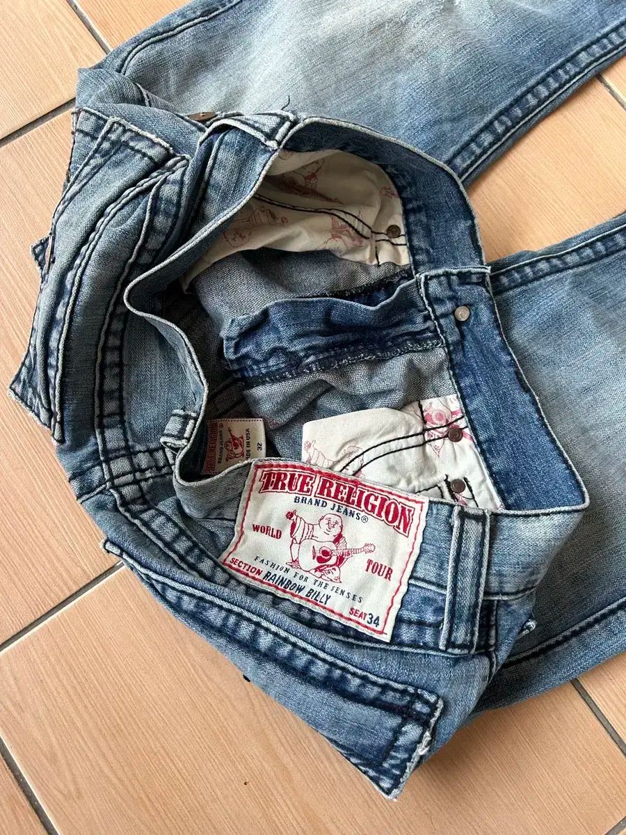 トゥルーレリジョン レインボー ビリー ブーツカット