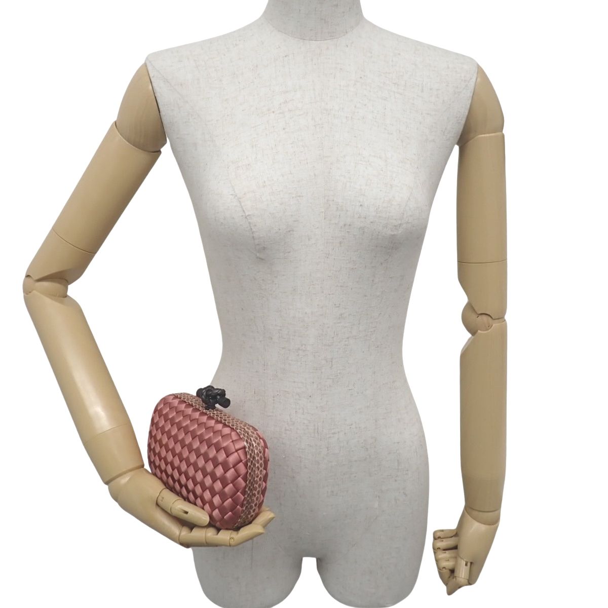  ボッテガ ヴェネタ イントレチャート ノット クラッチ クラッチバッグ セカンドバッグ 手持ちかばん 小物入れ パーティバッグ サテン アイヤーズ パイソン ピンク ガンメタル金具 113085 レディース アラモード クラッチバッグ バッグ