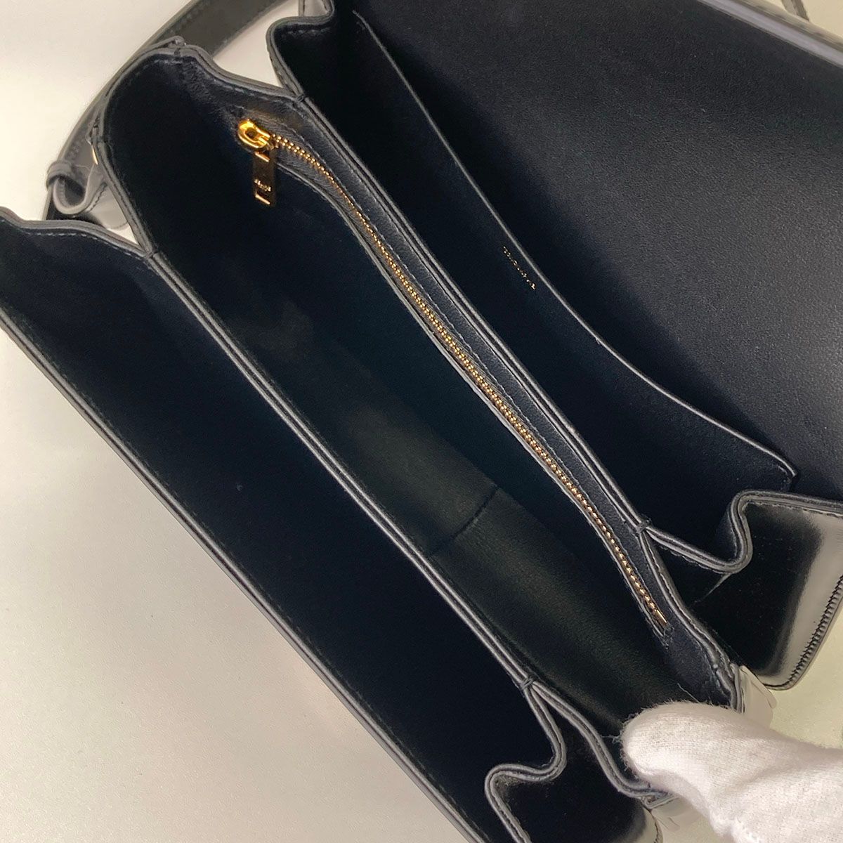 レザー ブラック