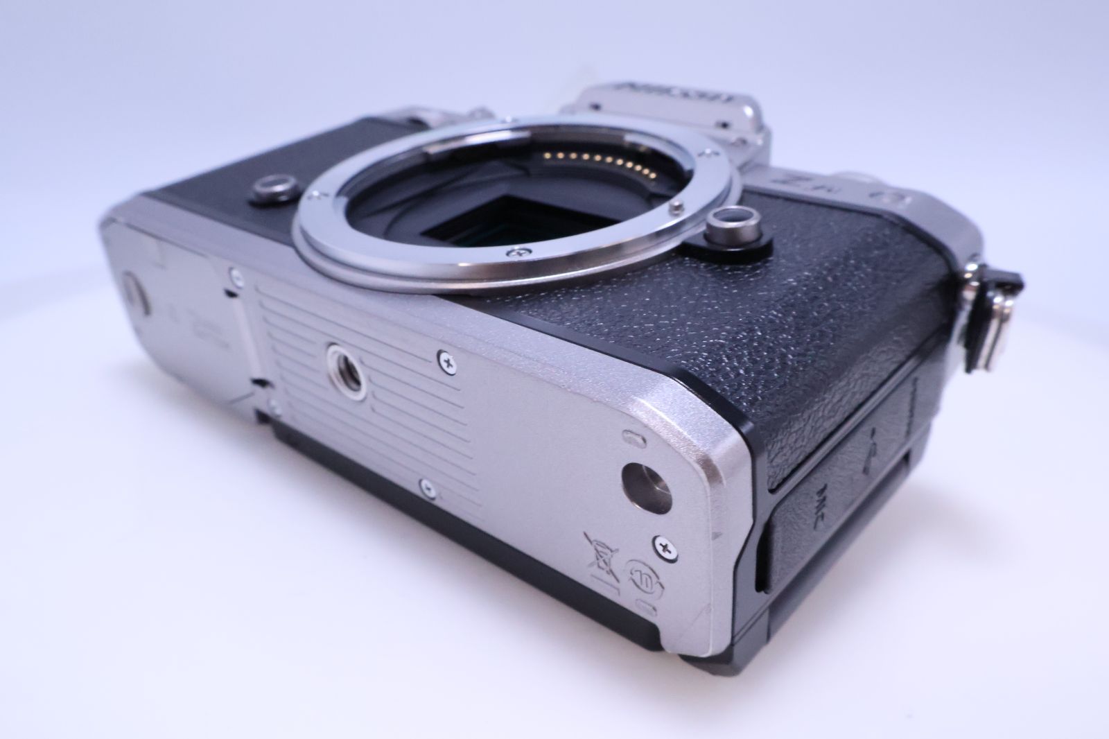 7,384回】Nikon Z fc ボディ Zfc シルバー ミラーレス一眼カメラ