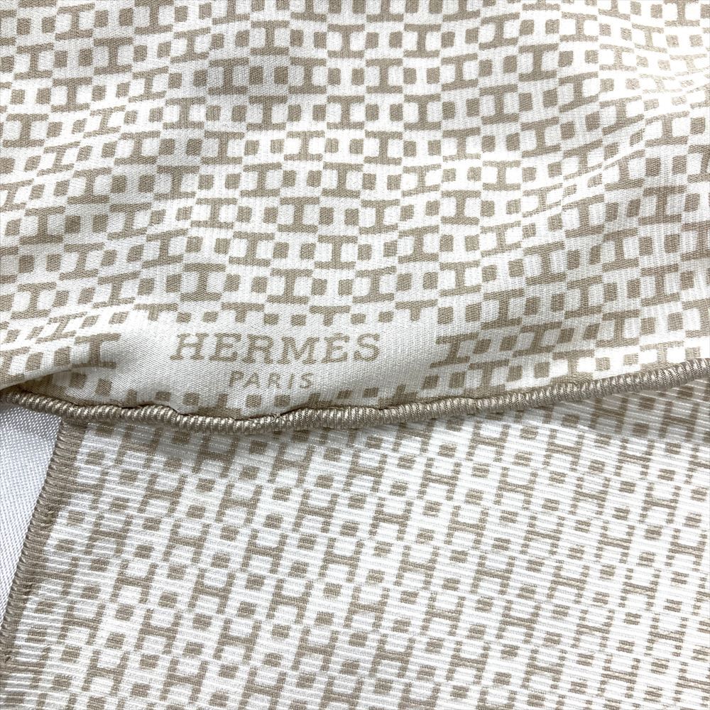 エルメス ひし形　ロサンジュ シフォン　スカーフ ホワイト シルク エルメス ひし形 ロサンジュ シフォン スカーフ ホワイト シルク