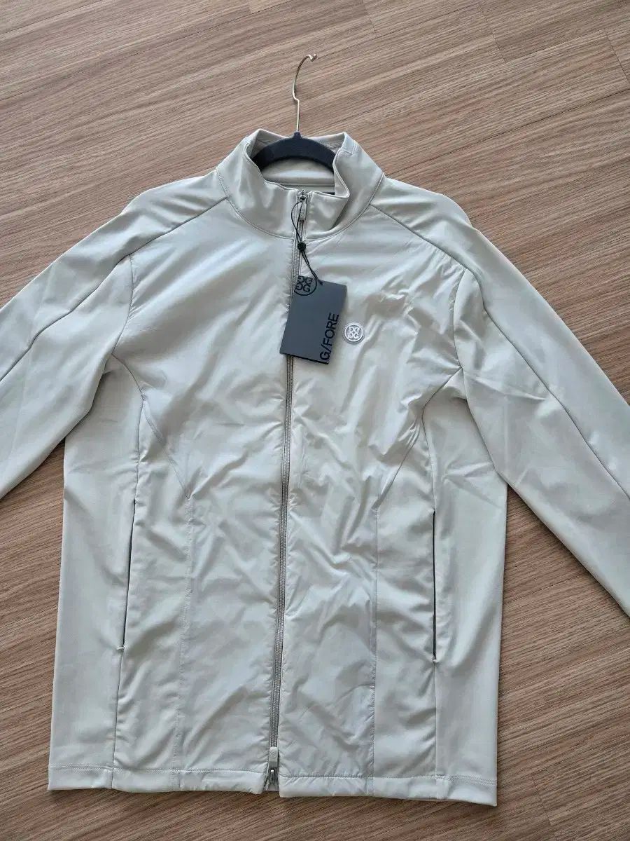 ジーフォア G FORE アイボリー色 ウィンドブレーカー ゴルフ SWING ジャケット