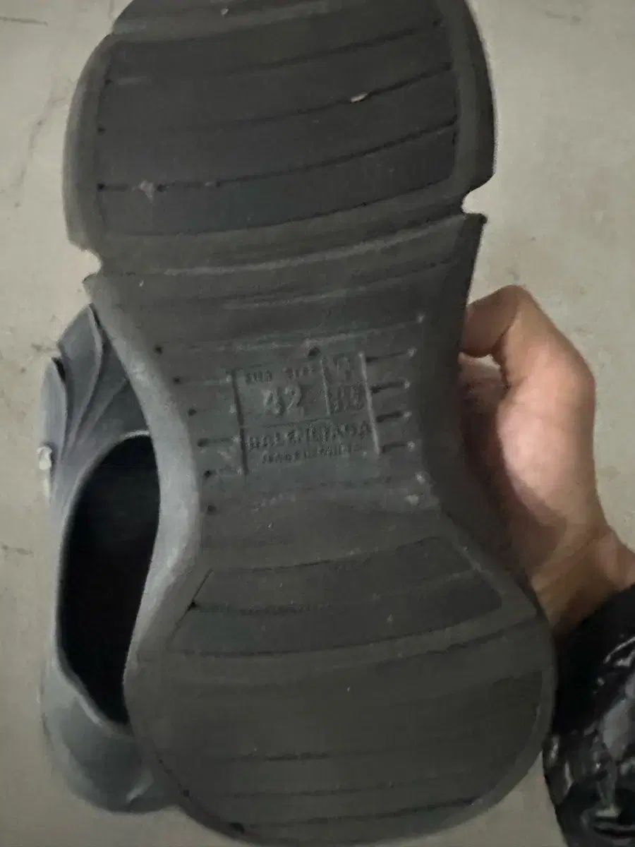 バレンシアガ モールドクローズド ブラック