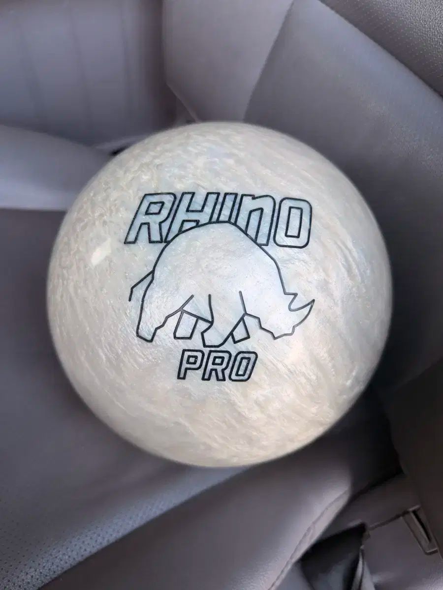 アイボリーライノプロ 15P 【新品未使用】 このボール狂暴につき取り扱い注意せよ！】ブランズウィック