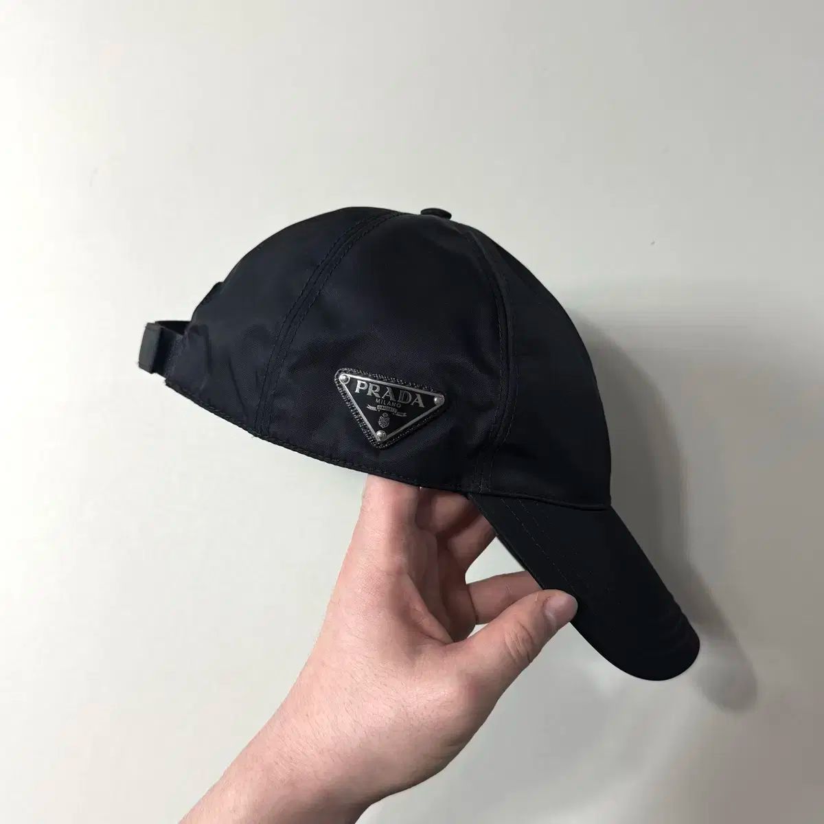 良品 プラダ ナイロン 三角プレートロゴ ベースボール キャップ 帽子 ブラック 良品 プラダ ナイロン 三角プレートロゴ ベースボール キャップ 帽子