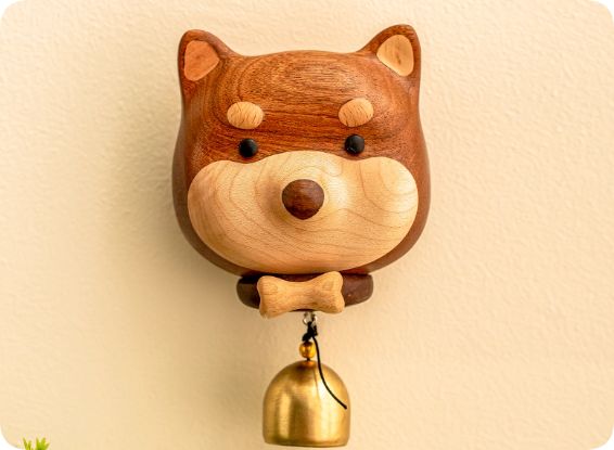 ウッド柴犬のドアベル無垢材の創造性の高い外貌のレベルはかわいい銅の鈴は戸に入って磁気を掛けます