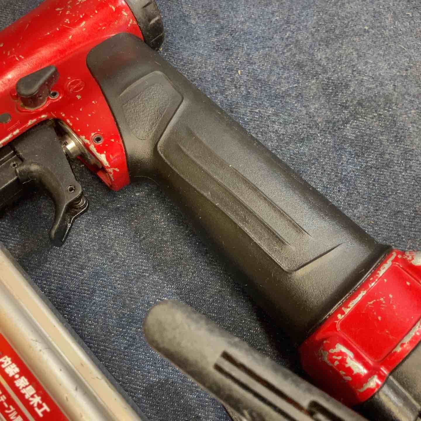 電動工具・エア工具 ☆マキタ(makita) 高圧エアタッカ AT1025HE【八潮店】