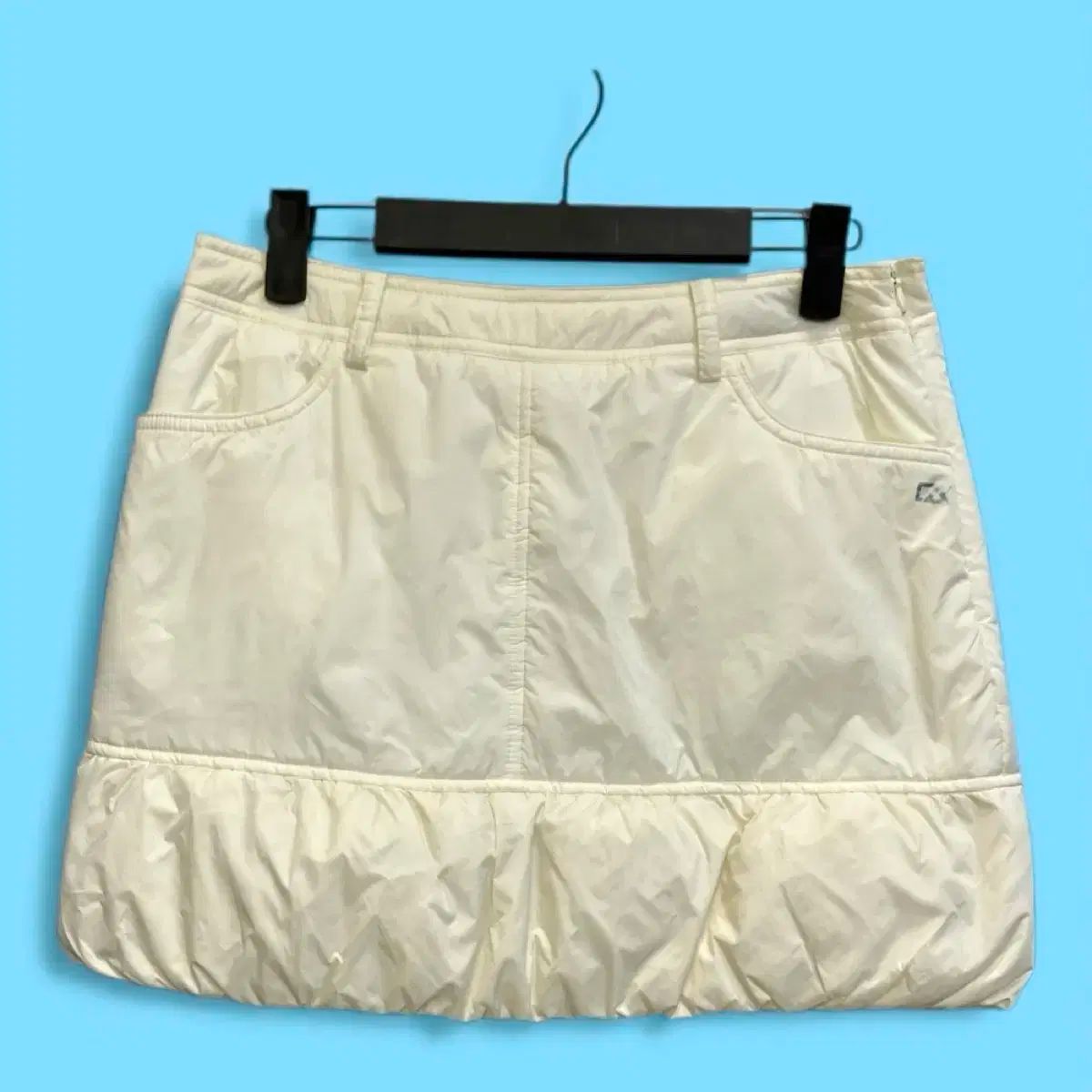 カッター＆バック ダウン スカート