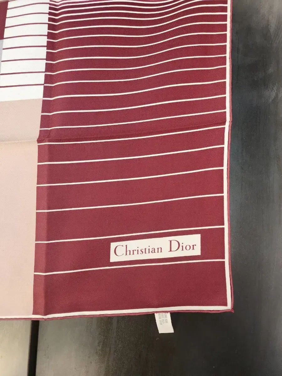 Dior シルクカレ