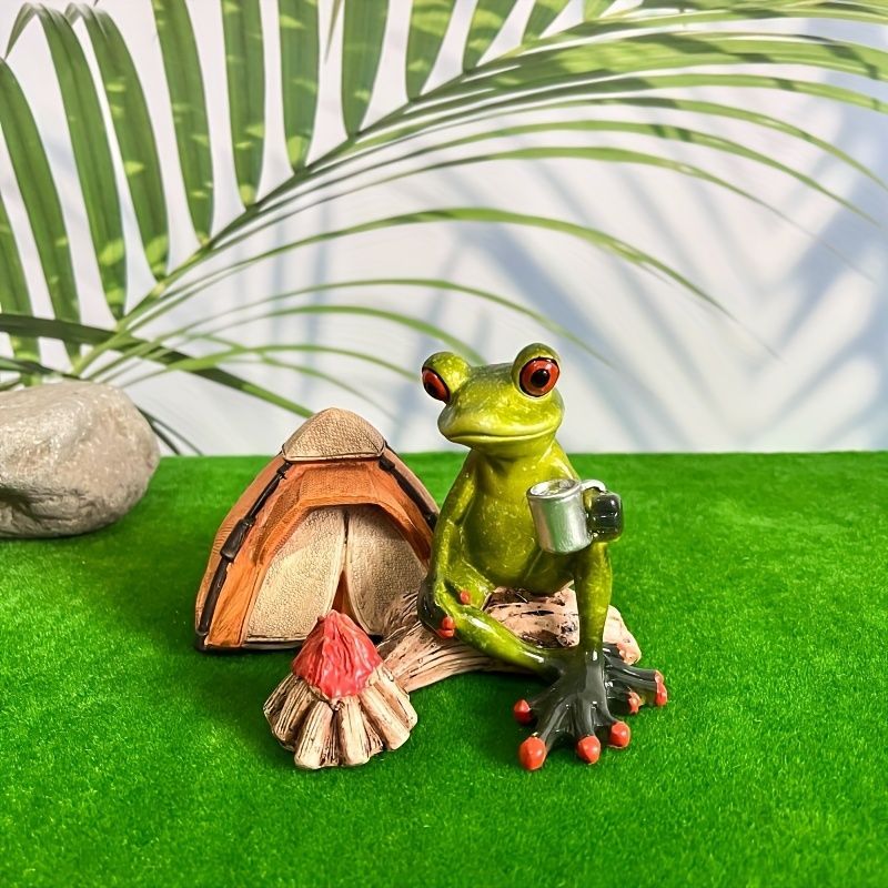 置物 オブジェ ガーデンオーナメント キャンプをしているカエル かえる 屋外 屋内 室内 インテリア 玄関 リビング ダイニング 装飾 庭 ガーデニング 装飾 ガーデン ギフト インテリア用品 贈り物 雑貨 樹脂 ユニーク 個性的