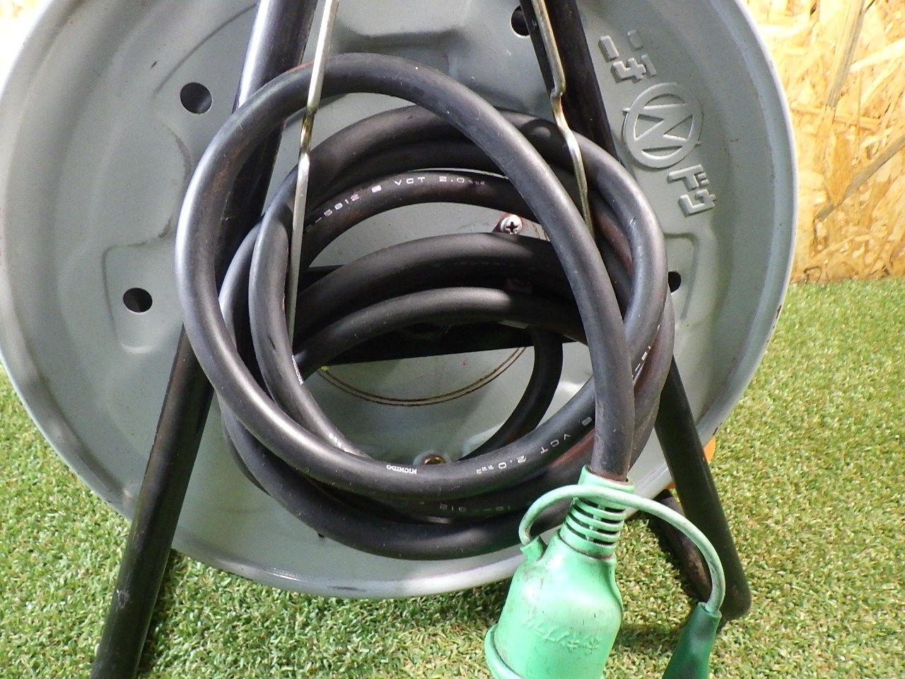 高所作業や移動作業時に 赤い塗料付着箇所あります 日動 電工ドラム びっくリール 100 V アース漏電しゃ断器付 30 m 品