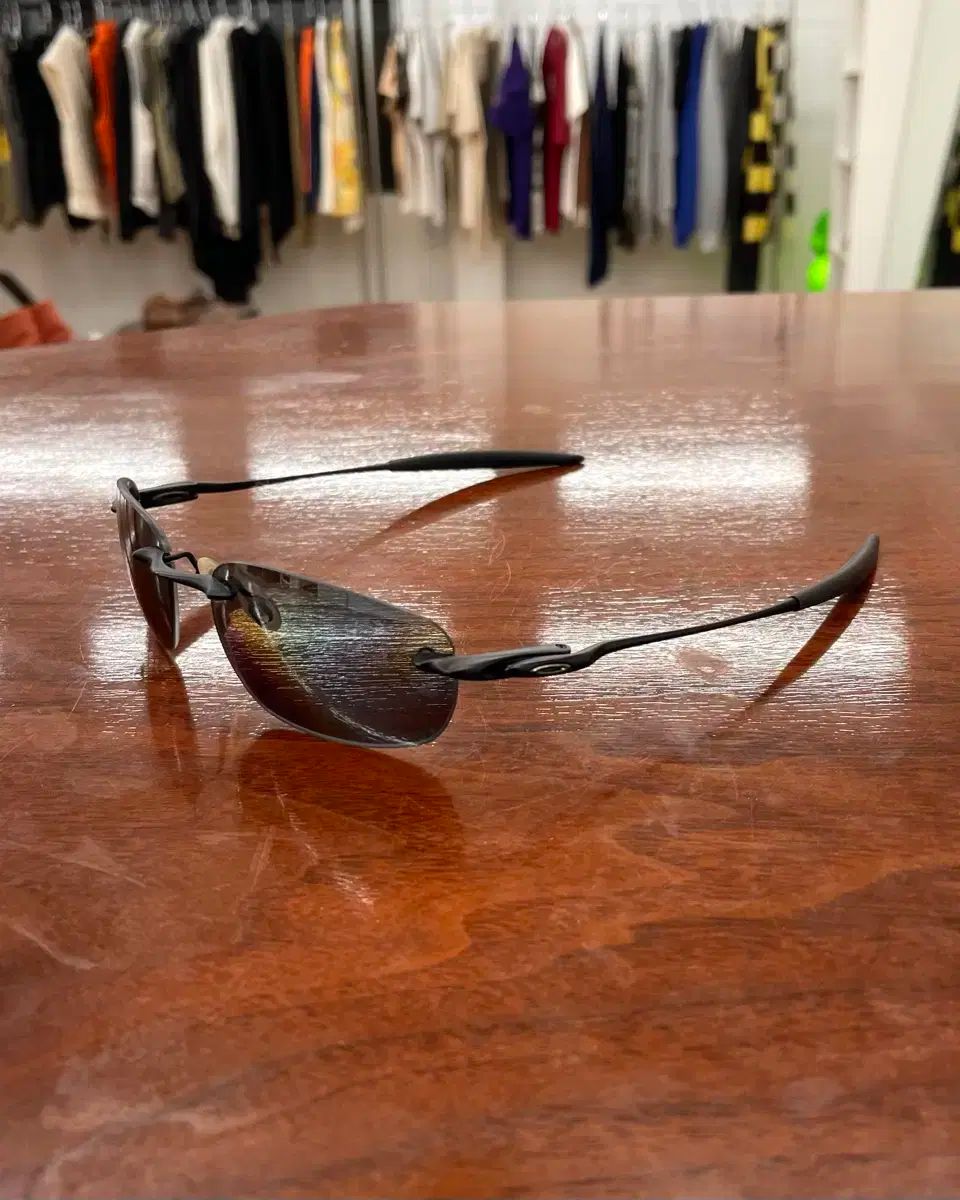 オークリー マット ブラック フチなし サングラス