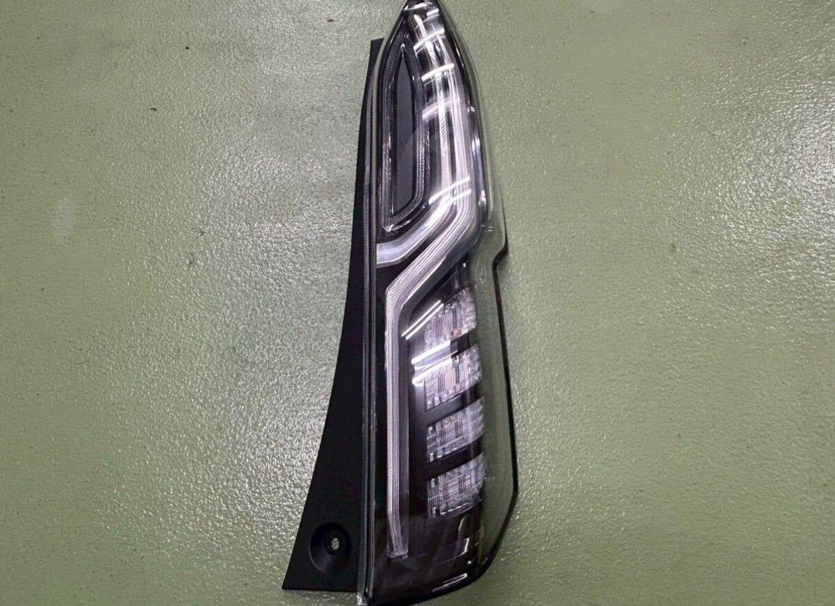 NBOX　カスタム　JF3　右テール　純正　N-BOX　ICHIKOH　D186 259-127-04 JF3 N-BOX カスタム 右 テールライト テールランプ ICHIKOH