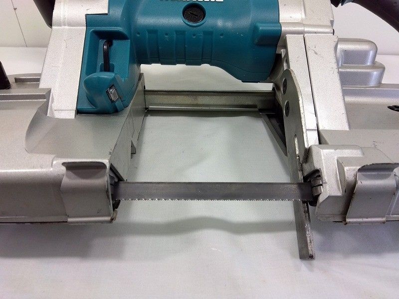  s 25 g-A 776 k makita 充電式ポータブルバンドソー 120 mm 18 V PB 180 D バッテリ 充電器 ケース別売 本体のみ バンドソー 切断工具 切断機